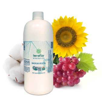 Frasco de sinergia vegetal orgânico 1l com, girassol, algodão e cacho de uvas ao fundo.